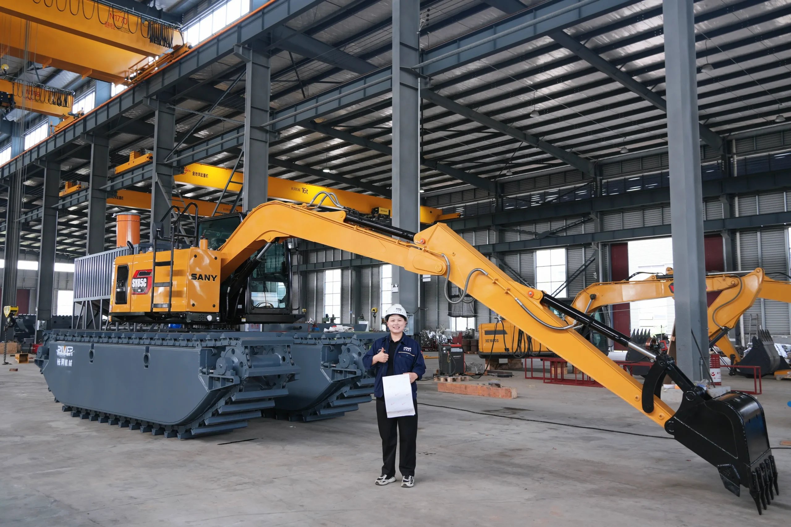Equipped with an imported Isuzu high-power engine with a power of 55 kilowatts, it stably outputs surging power at a rotation speed of 200 RPM. Whether it is for excavation on hard land or complex water operations, it can easily cope. Coupled with a high-torque travel motor, it has a strong climbing ability. Even facing steep terrains, it can move smoothly and efficiently complete various tasks.